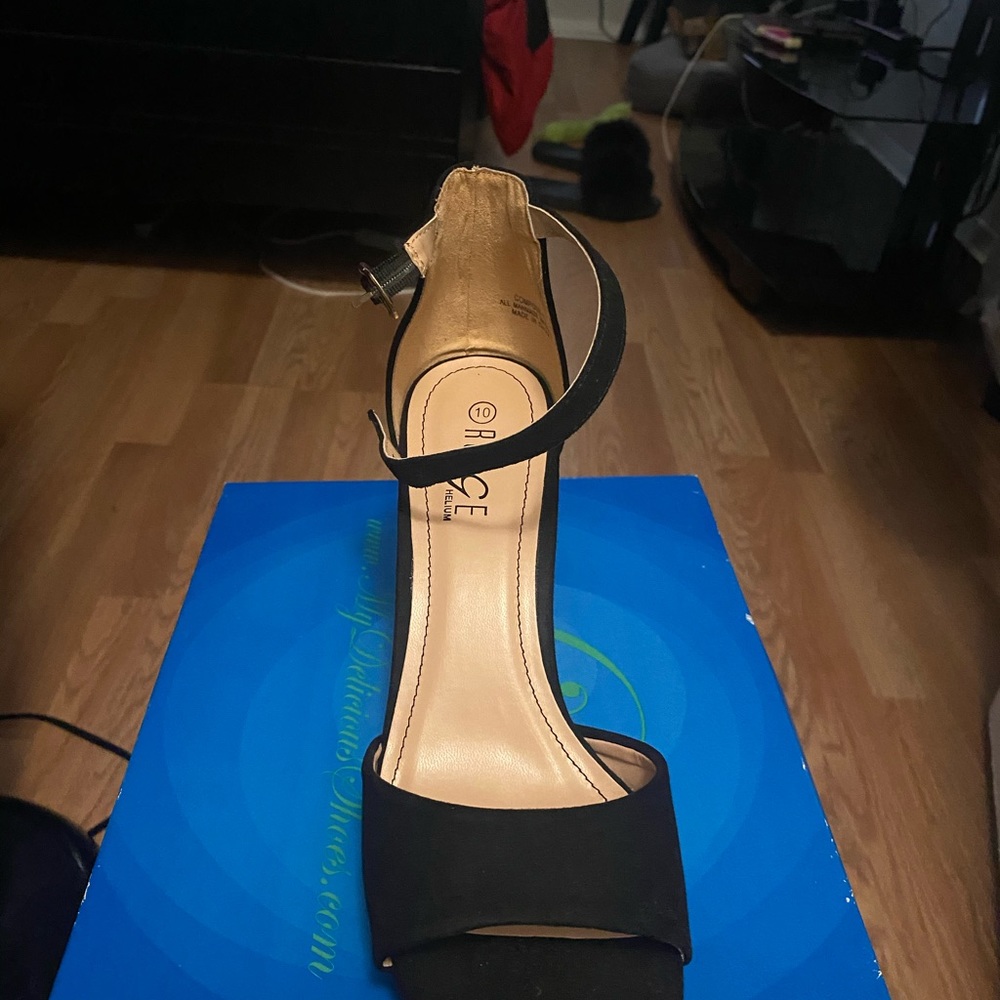 Heels - Picture 2 of 2